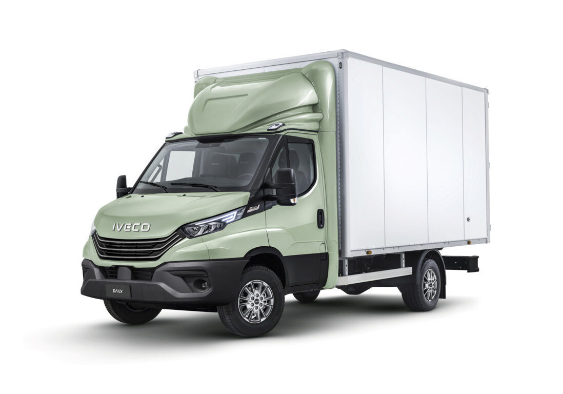 Daily_cab_BOX_MY22_35_SW_LHD